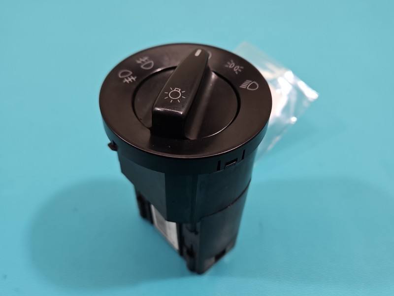 Перемикач кнопка Skoda Superb 1 1U0941531D