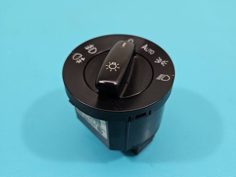 Переключатель кнопка Volkswagen Tiguan 1K0941431BM