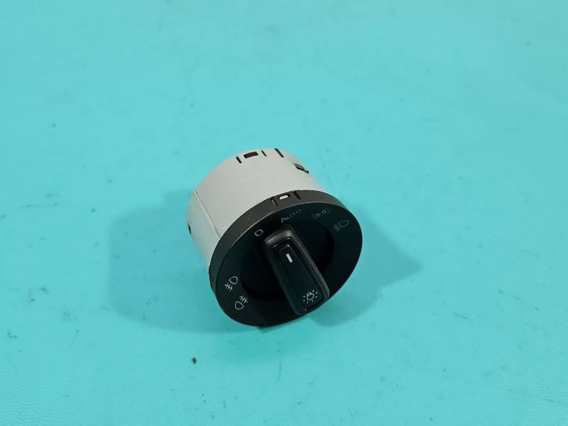 Переключатель кнопка Skoda Fabia 3 5E0941431E