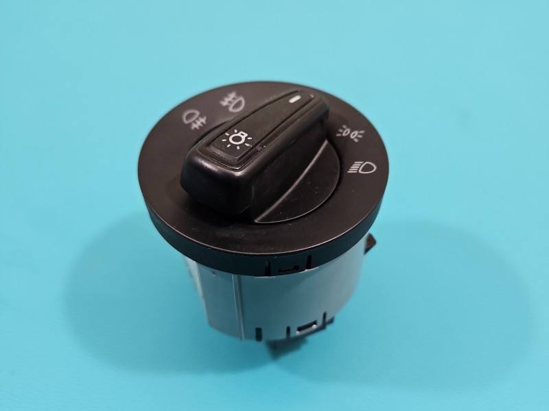 Переключатель кнопка Skoda Fabia 3 5E0941431F