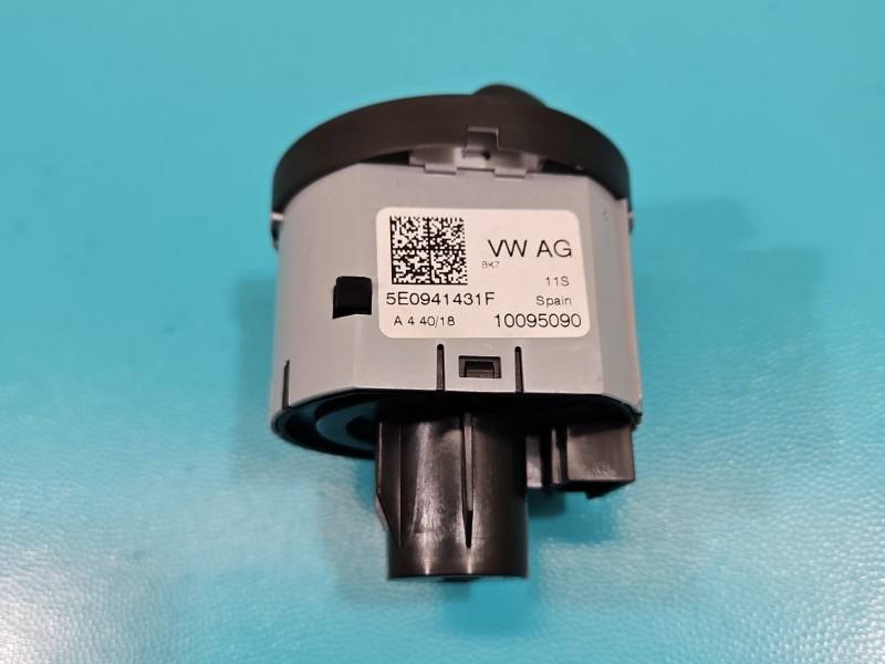 Перемикач кнопка Skoda Octavia 3 5E0941431F — фото деталі 3