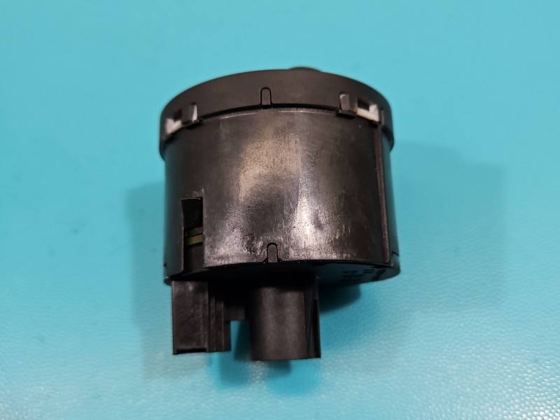 Переключатель кнопка Skoda Karoq 3V0941431 — фото детали 6