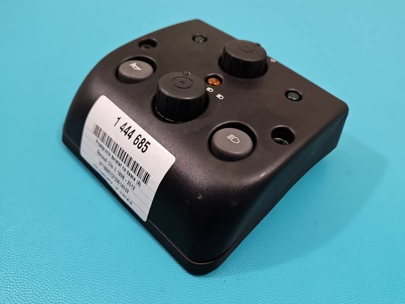 Перемикач кнопка Renault Clio 8200079859