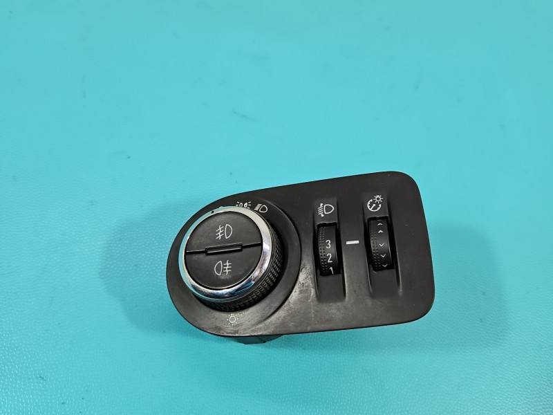 Перемикач кнопка Opel Corsa E 13470445 — фото деталі 3