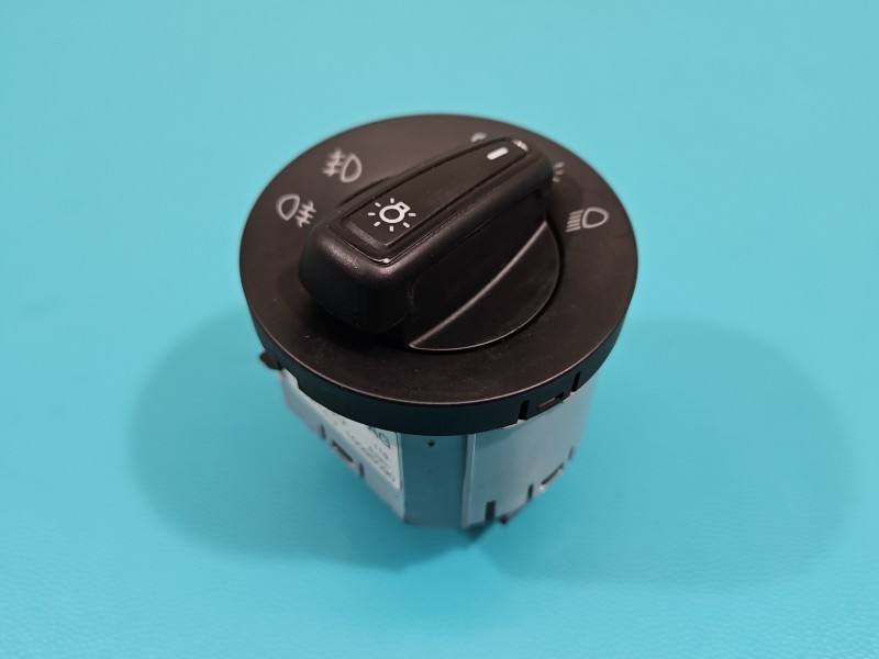 Переключатель кнопка Skoda Fabia 3 5E0941431F