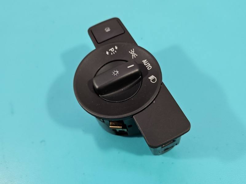 Переключатель кнопка Mercedes B W246 A2469050250 — фото детали 2