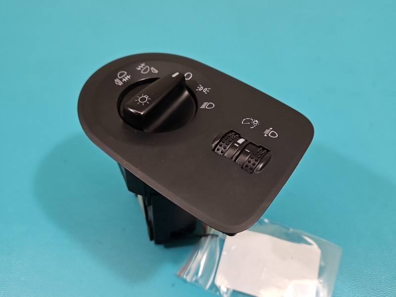 Перемикач кнопка Seat Ibiza 6J1941531A