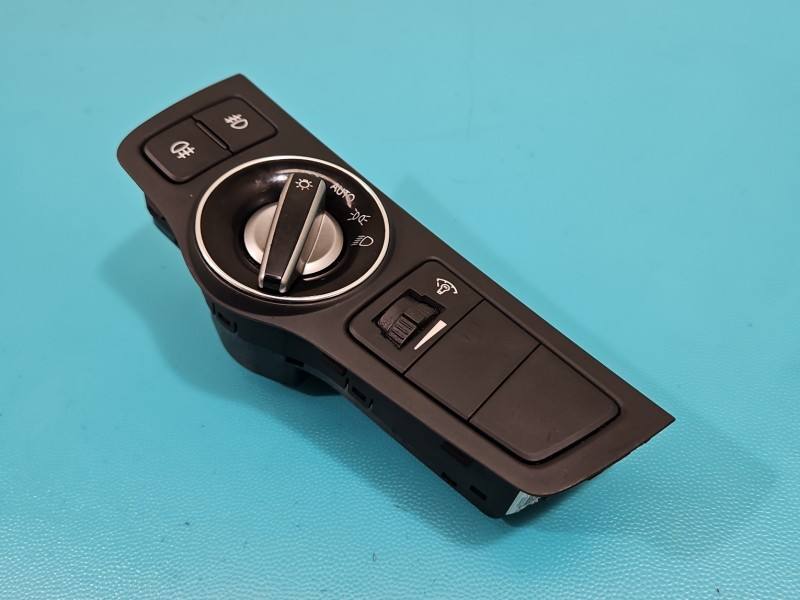 Перемикач кнопка Hyundai I40 93300-3Z050