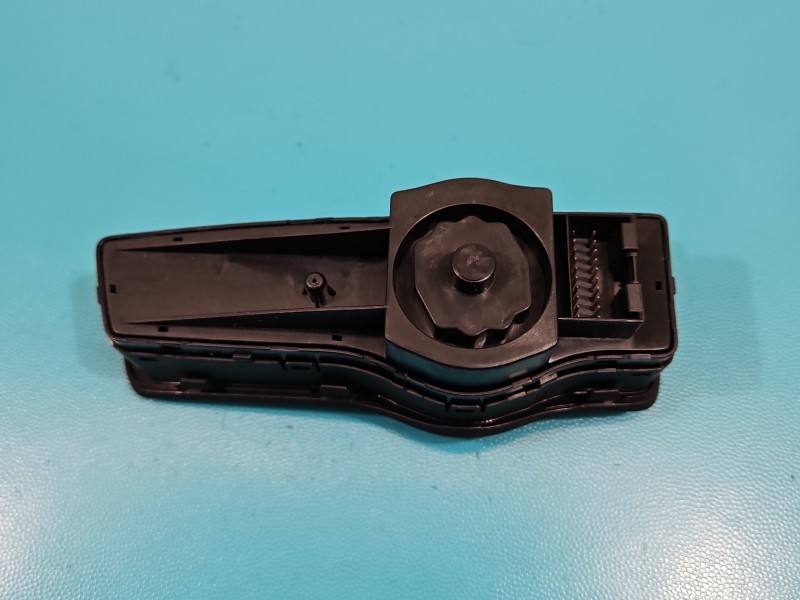 Перемикач кнопка Hyundai I40 93300-3Z050 — фото деталі 3
