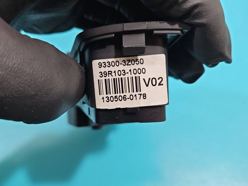 Перемикач кнопка Hyundai I40 93300-3Z050 — фото деталі 4