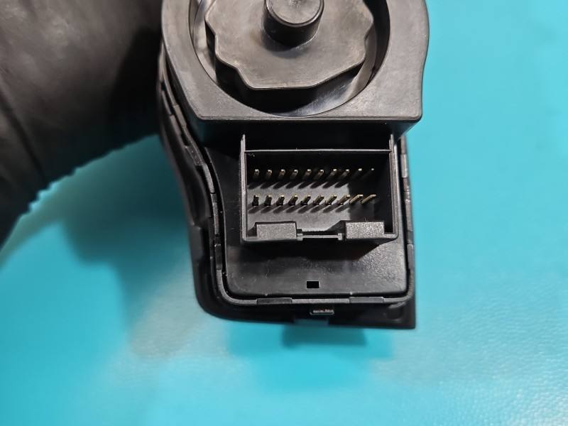 Перемикач кнопка Hyundai I40 93300-3Z050 — фото деталі 5