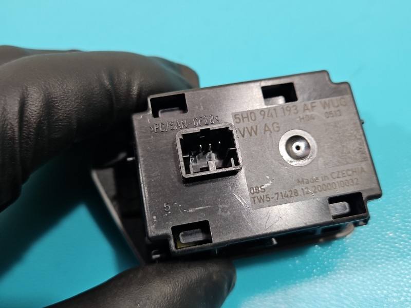 Перемикач кнопка Volkswagen Caddy 5H0941193AF — фото деталі 5