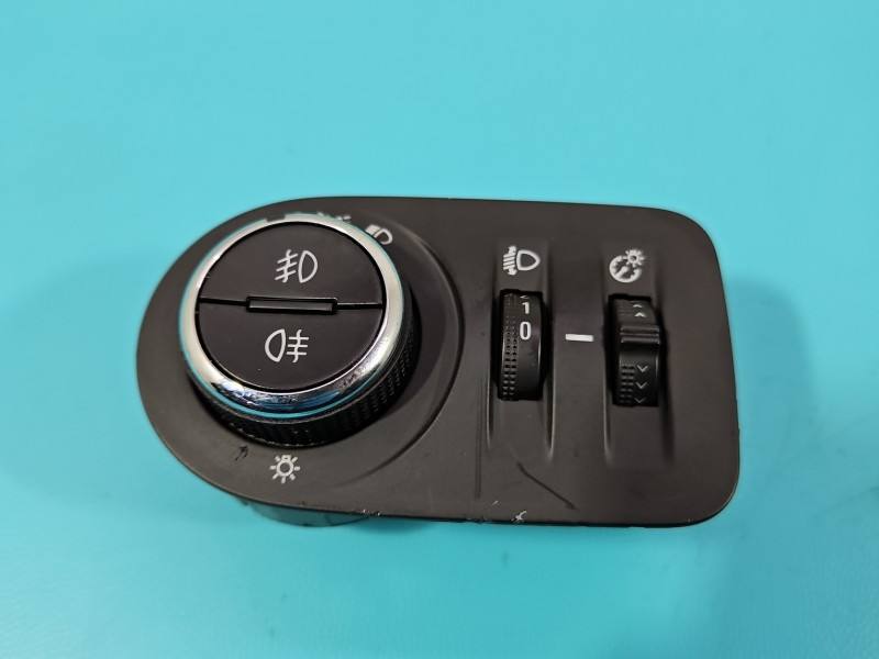 Перемикач кнопка Opel Astra K 39050757