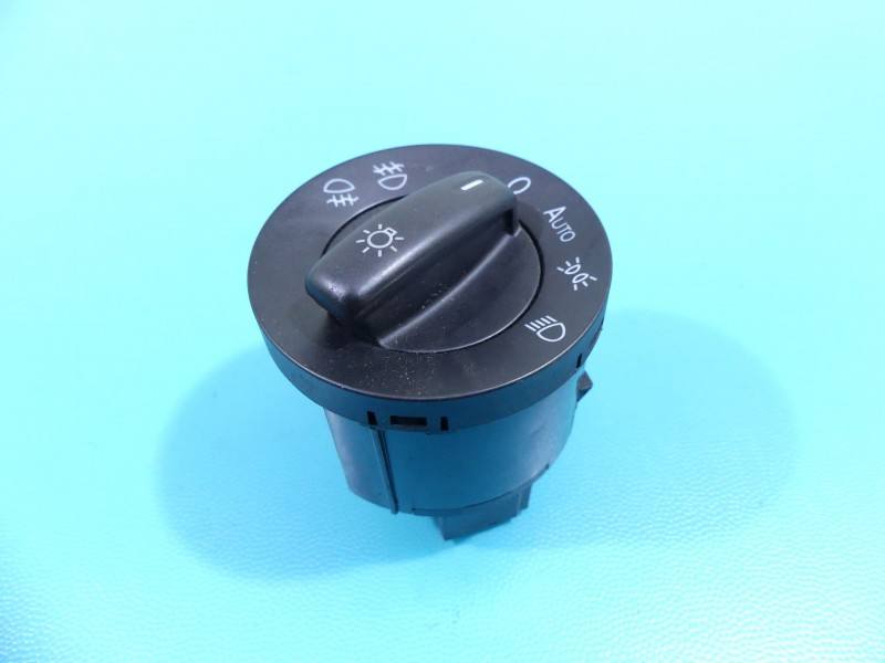 Перемикач кнопка Volkswagen Caddy 1K0941431BN