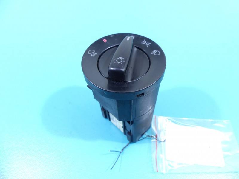 Переключатель кнопка Volkswagen Golf 4 1C0941531