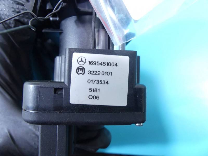 Перемикач кнопка Mercedes B W245 1695451004 — фото деталі 6
