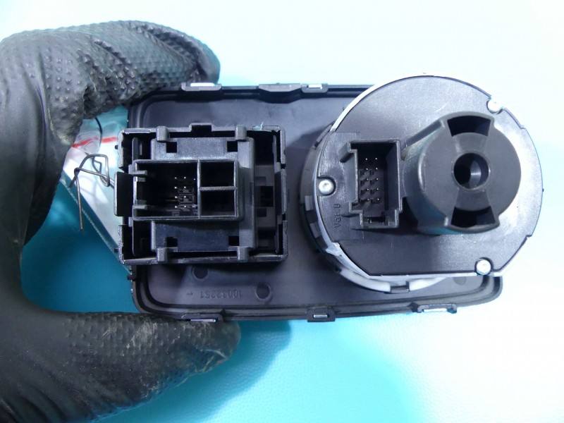 Перемикач кнопка Skoda Superb 2 3T0941431B — фото деталі 4
