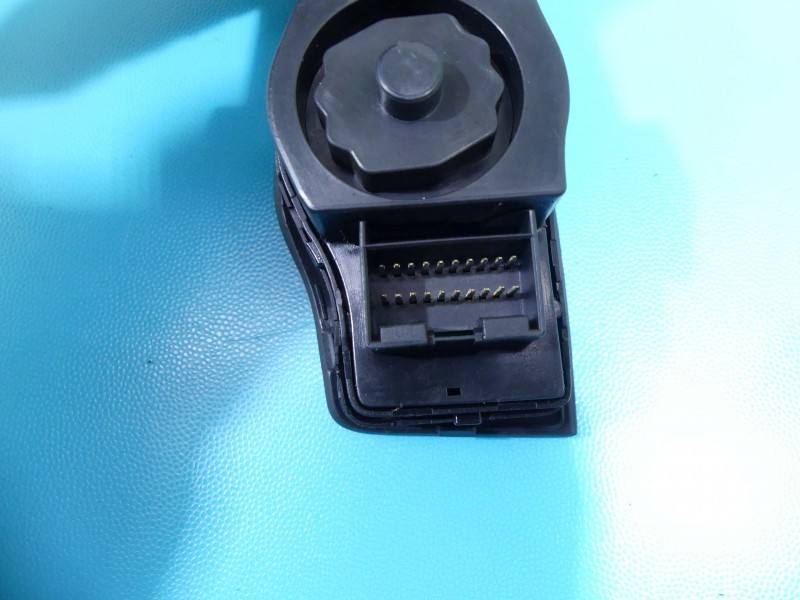 Перемикач кнопка Hyundai I40 93300-3Z200 — фото деталі 4
