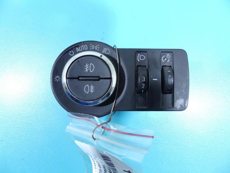 Перемикач кнопка Chevrolet Malibu 13301752