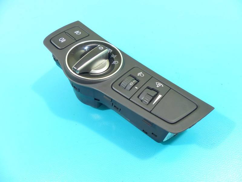 Перемикач кнопка Hyundai I40 93300-3Z100 — фото деталі 2