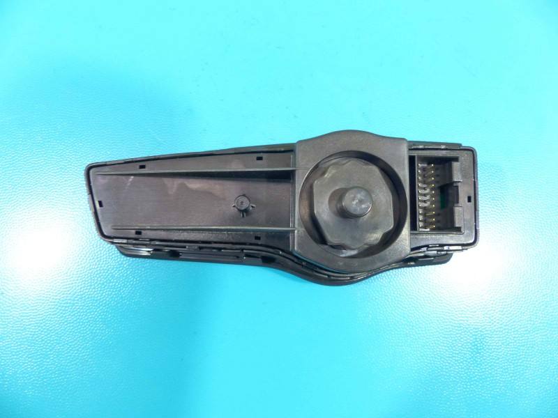 Перемикач кнопка Hyundai I40 93300-3Z100 — фото деталі 4