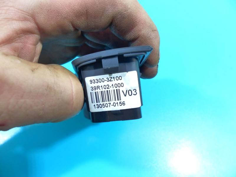 Перемикач кнопка Hyundai I40 93300-3Z100 — фото деталі 5