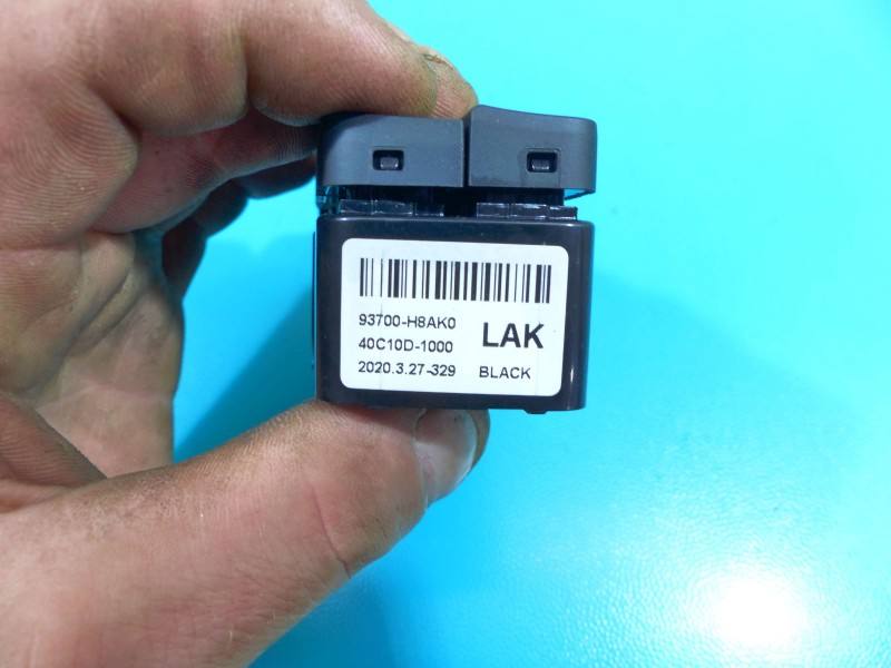 Переключатель кнопка Kia Stonic 93700-H8AK0 — фото детали 6