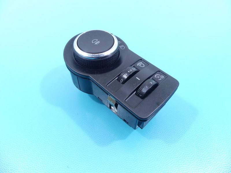 Перемикач кнопка Opel Astra J 13268704