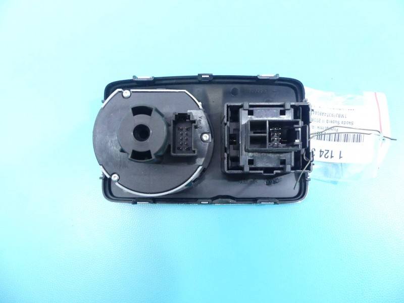 Перемикач кнопка Skoda Superb 2 3T0941431B — фото деталі 3