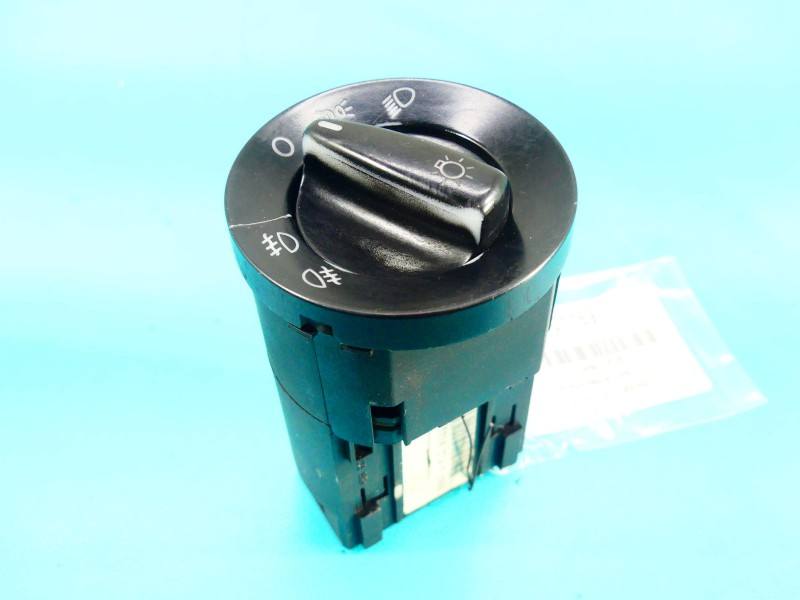Перемикач кнопка Volkswagen New Beetle 1C0941531A — фото деталі 2