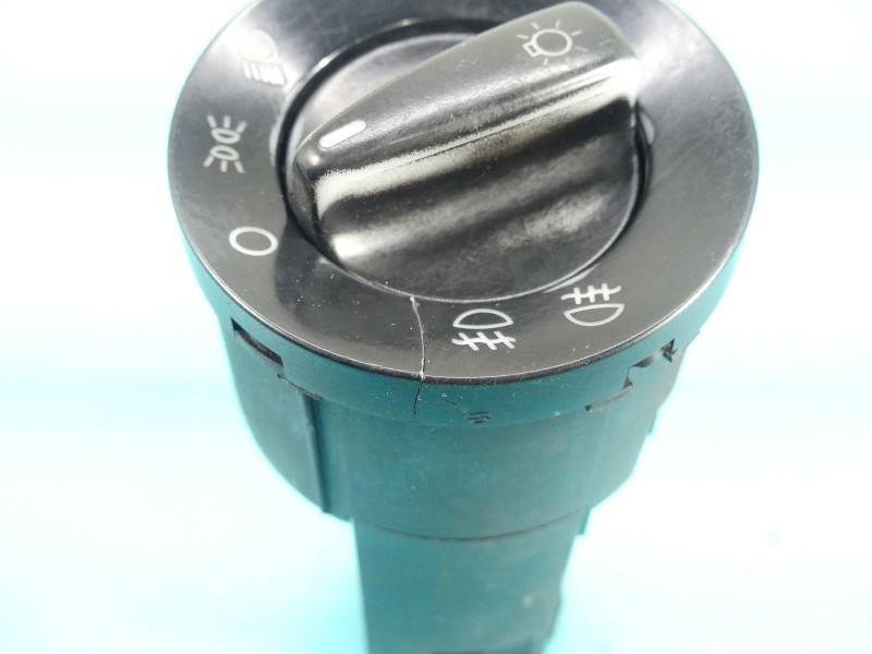 Перемикач кнопка Volkswagen New Beetle 1C0941531A — фото деталі 4