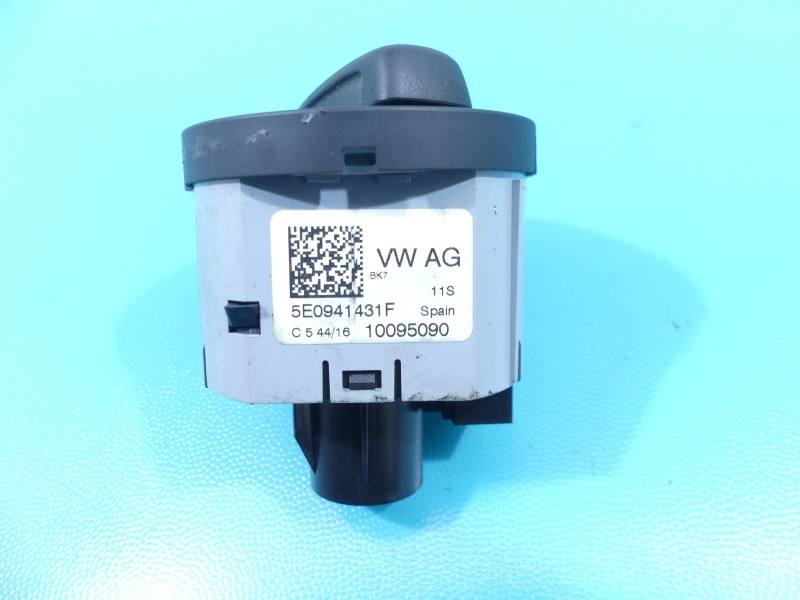 Перемикач кнопка Skoda Fabia 3 5E0941431F — фото деталі 3