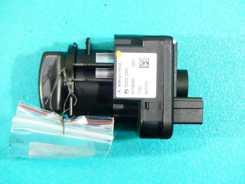 Переключатель кнопка Mercedes B W245 A1695452804 — фото детали 5