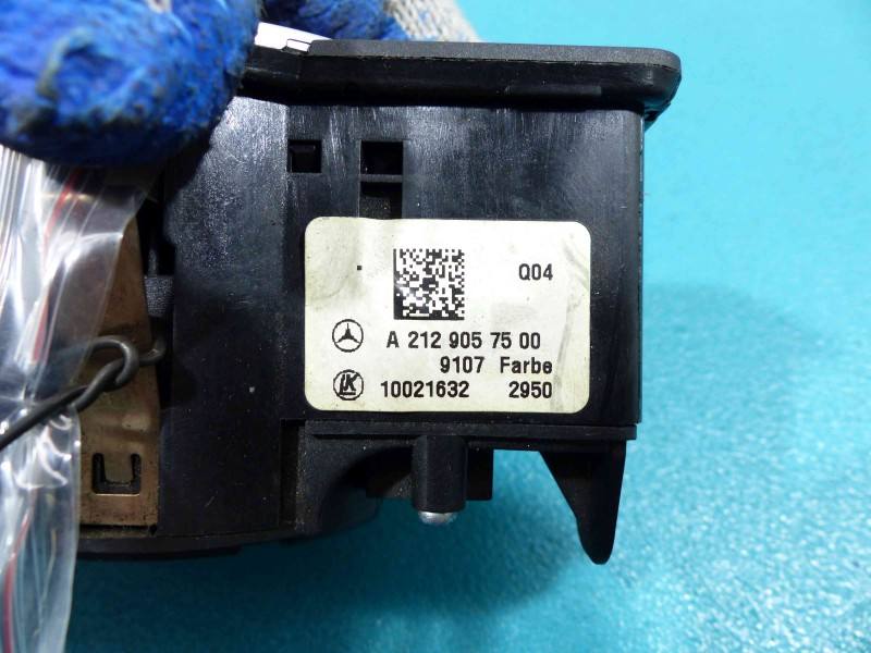 Перемикач кнопка Mercedes E W212 A2129057500 — фото деталі 4