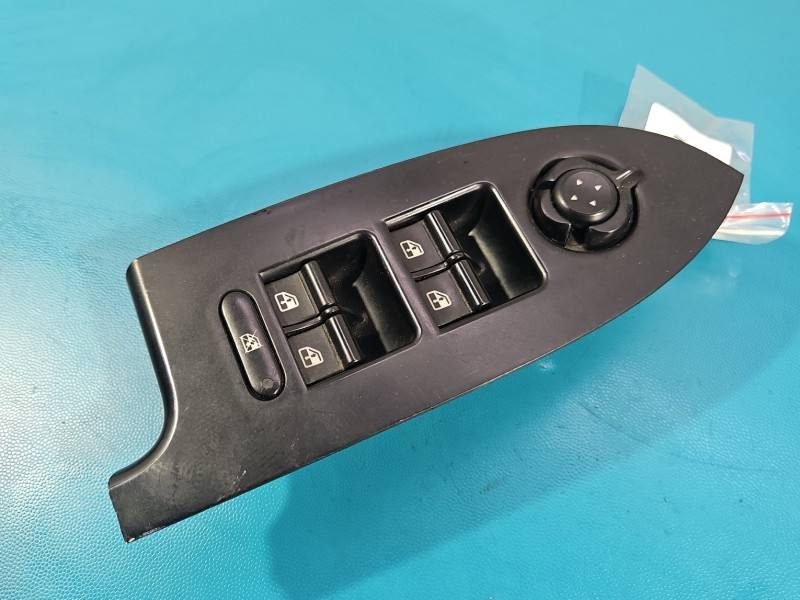 Блок кнопок склопідйомників Alfa romeo Giulietta 156094782
