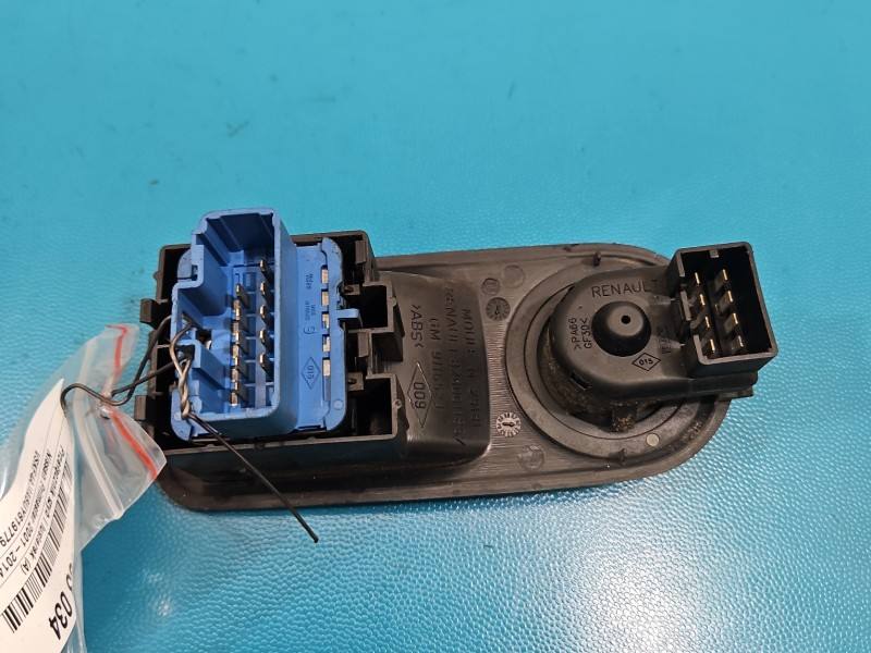 Блок кнопок склопідйомників Nissan Primastar 8200011867 — фото деталі 3