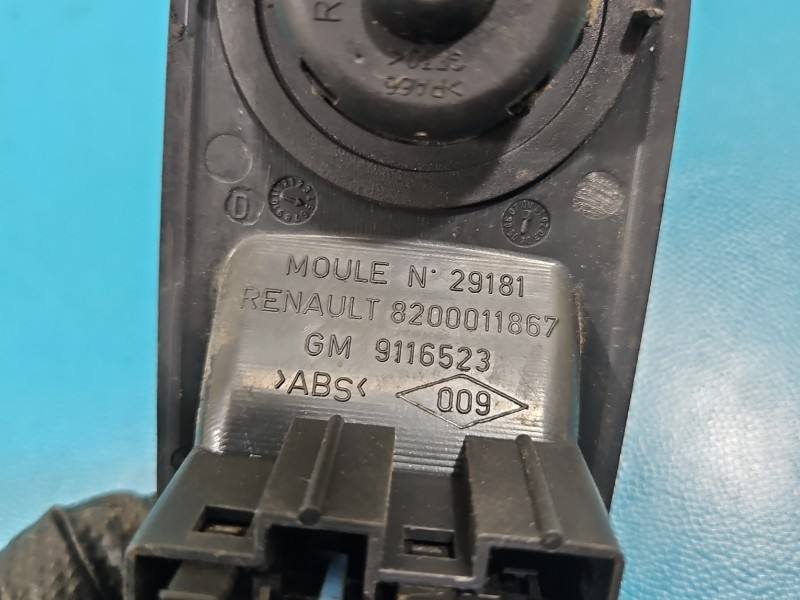 Блок кнопок склопідйомників Nissan Primastar 8200011867 — фото деталі 4