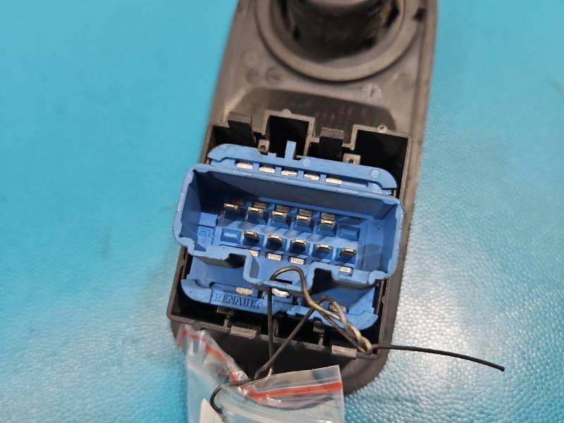 Блок кнопок склопідйомників Nissan Primastar 8200011867 — фото деталі 6