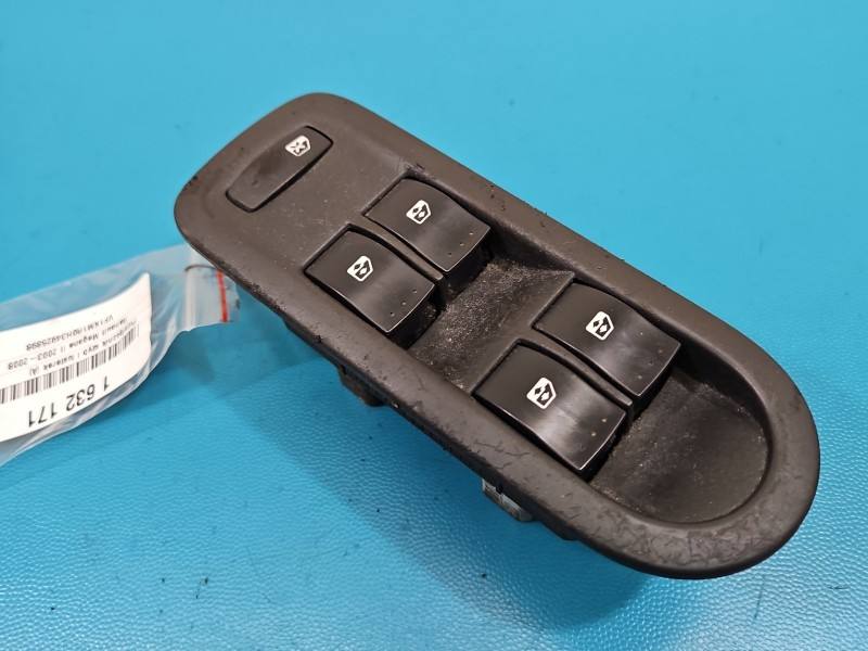 Блок кнопок склопідйомників Renault Megane 2 156018070