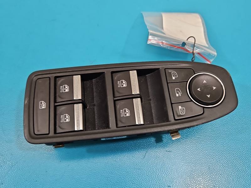Блок кнопок склопідйомників Renault Captur P254107001R — фото деталі 2
