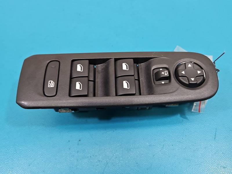 Блок кнопок склопідйомників Toyota Proace City 98421760ZD — фото деталі 2