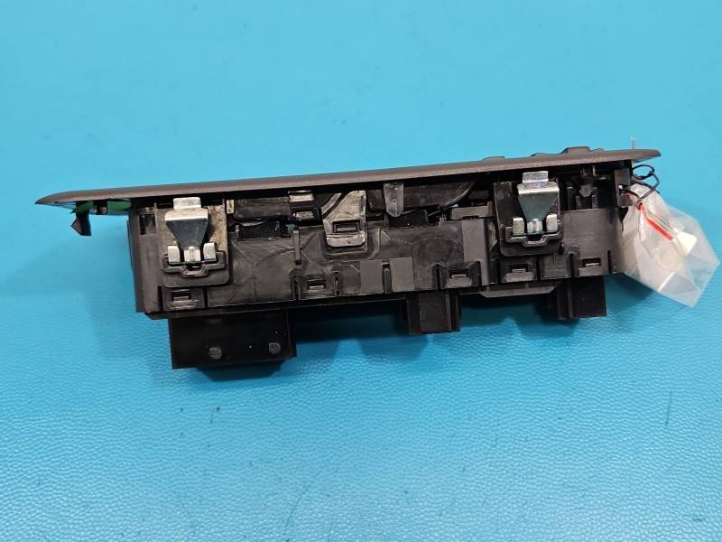 Блок кнопок склопідйомників Toyota Proace City 98421760ZD — фото деталі 3
