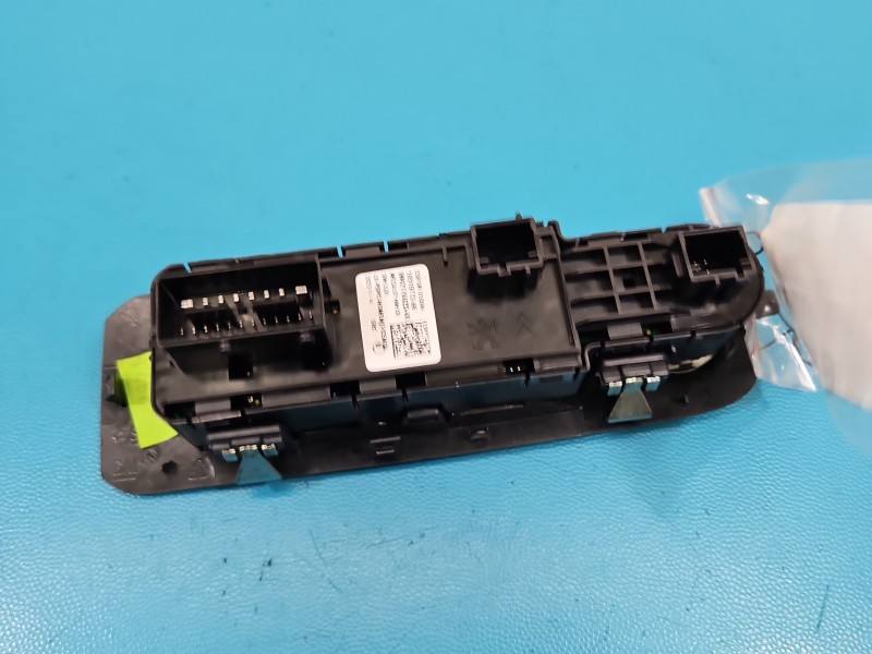 Блок кнопок склопідйомників Toyota Proace City 98421760ZD — фото деталі 4