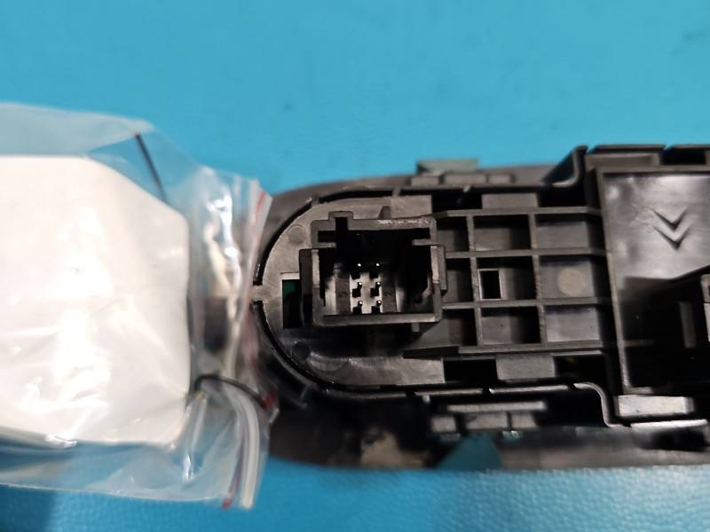 Блок кнопок склопідйомників Toyota Proace City 98421760ZD — фото деталі 5