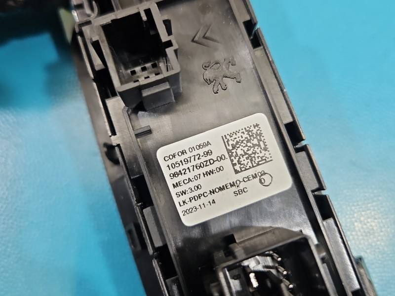 Блок кнопок склопідйомників Toyota Proace City 98421760ZD — фото деталі 8
