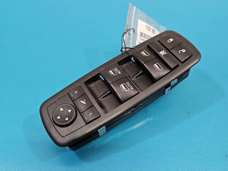 Блок кнопок склопідйомників Jeep Grand Cherokee 68319803AA