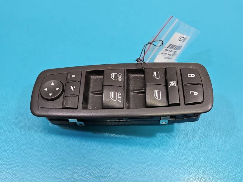 Блок кнопок склопідйомників Jeep Grand Cherokee 68319803AA — фото деталі 2