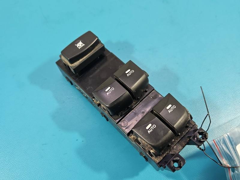 Блок кнопок склопідйомників Hyundai I30 93570-A6010