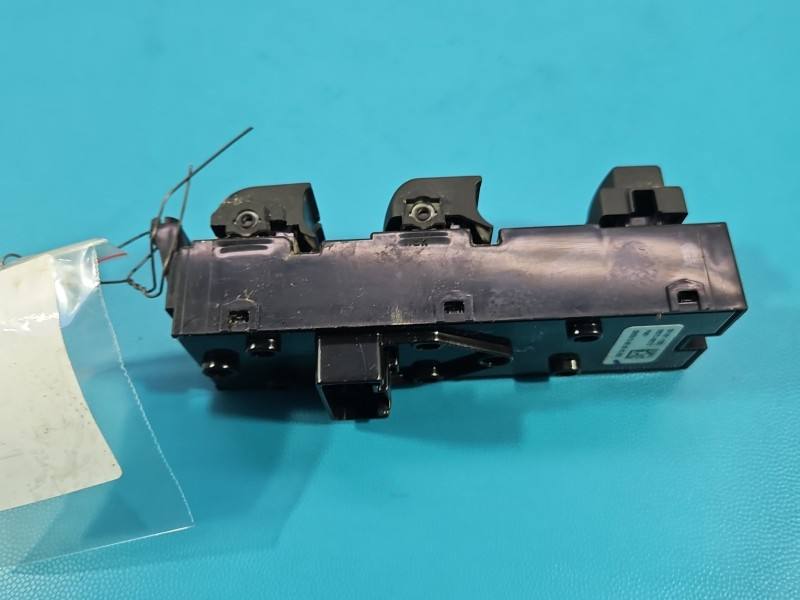Блок кнопок склопідйомників Hyundai I30 93570-A6010 — фото деталі 3