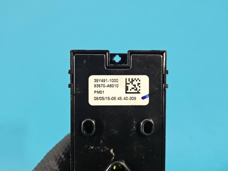 Блок кнопок склопідйомників Hyundai I30 93570-A6010 — фото деталі 5